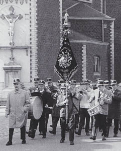 De talrijke muziekuitvoeringen in openlucht (processie, kiosk, dorpsfeest) behoren tot het immaterieel cultureel erfgoed van de hafabra (Fanfare De Mottegalm van Rillaar op een begrafenis in 1970)