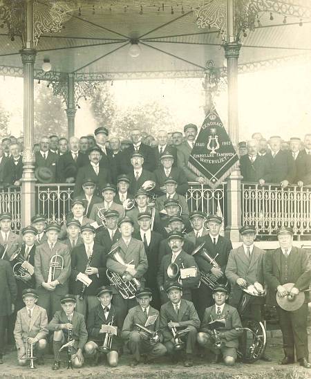 Inhuldiging van Muziekkiosk Watervliet met Koninklijke Fanfare 'Eendracht Maakt Macht' (1933)